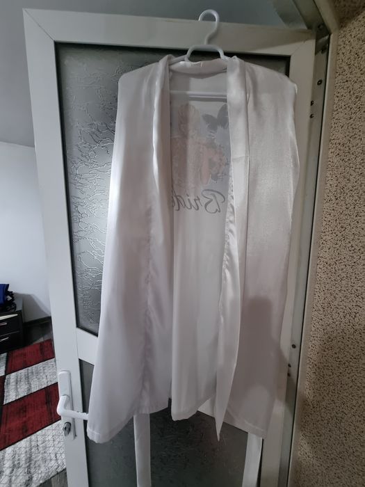 Halat mireasa si domnisoară de onoare sau chiar fiica!