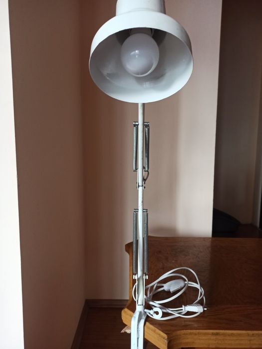 Lampă industrială cu arcuri albă