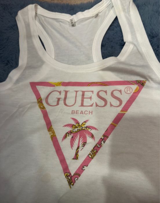 Топ Guess нов в размер XS.