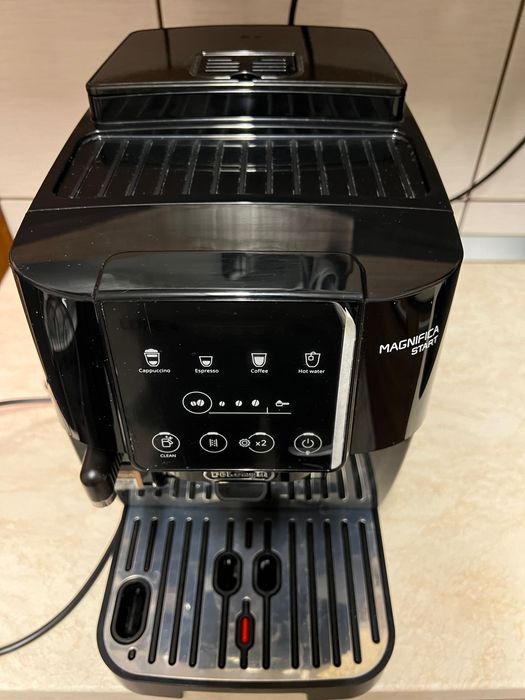 Espressor in stare perfectă DeLonghi Magnifica Start
