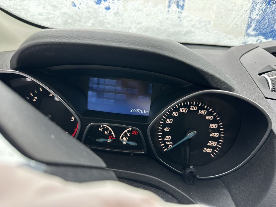 Ford Kuga 4x4 automat - avariat