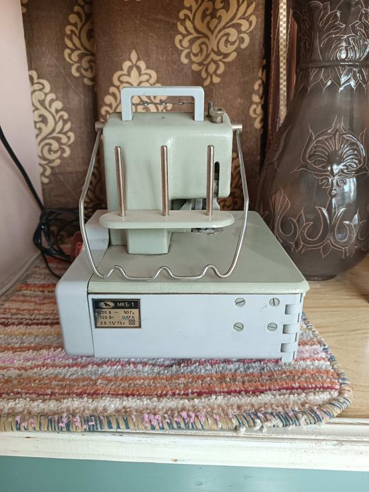 Швейная машинка оверлок