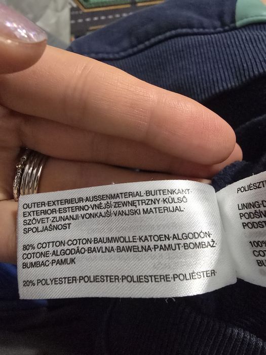 Vând hanorac mărimea 110, dar recomand pentru 104. Stare foarte buna, fără defecte.