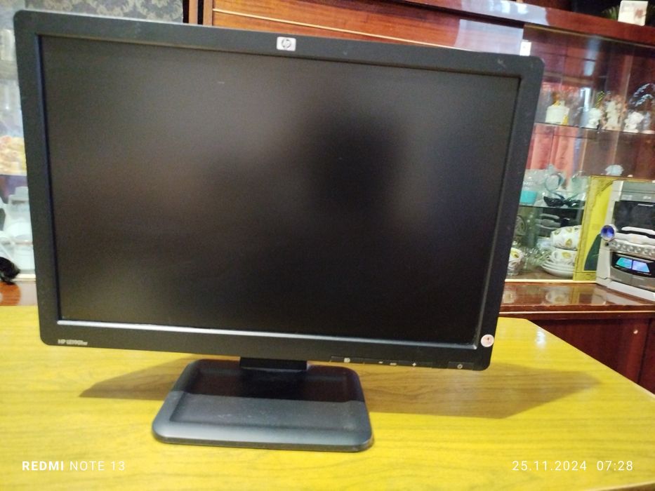 Продается монитор. От компьютера. В хорошем состоянии рабочий.