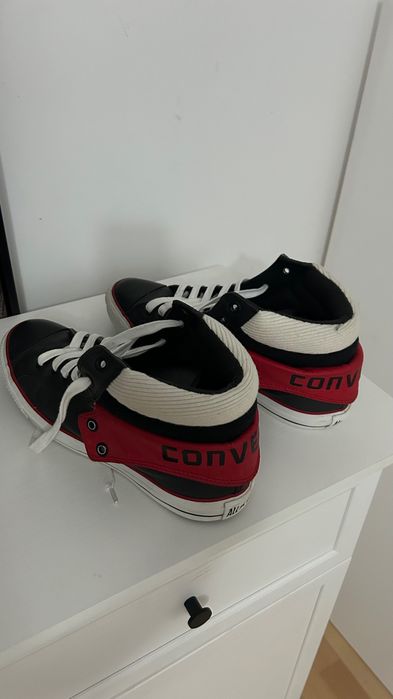 Tenesi Converse barbatesti