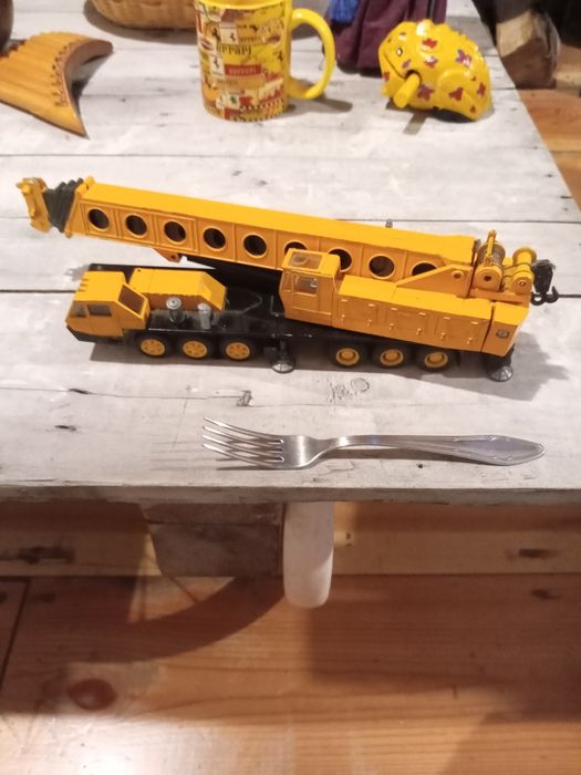 Западна Германия 1980 г..Метални коли камиони кран за колекционери .