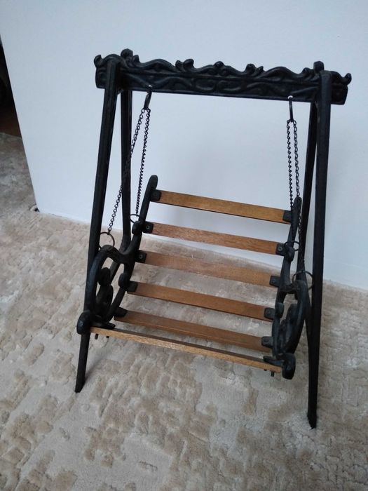 Balansoar pentru papusi de portelan