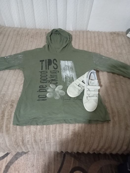 Суйчер и кецове на Адидас с нормални следи от употреба