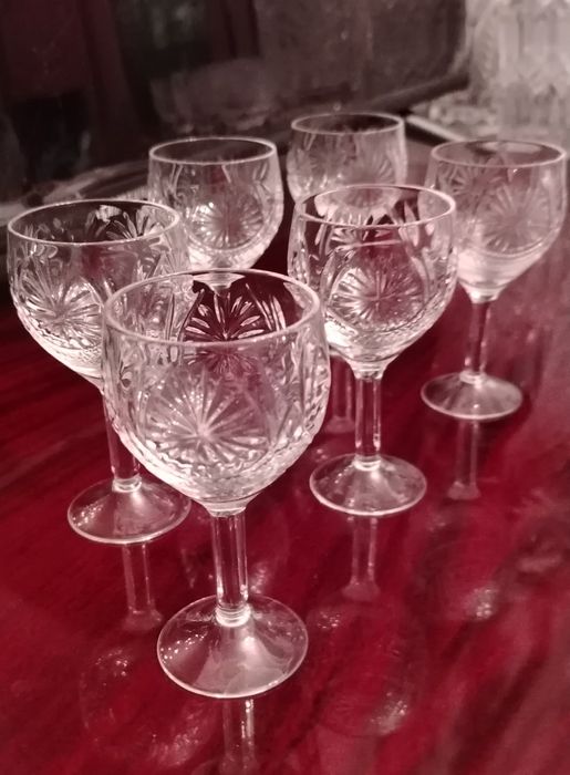 Хрустальные фужеры и рюмки по 12и 6 штук