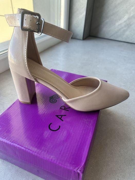 Продам туфли бежевые