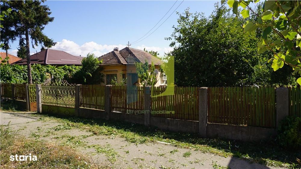 Teren stradal cu casa veche in Podari - toate utilitatile