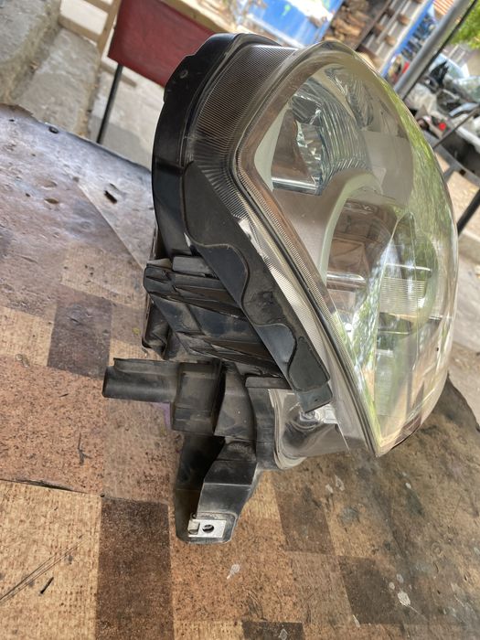 Фар десен ксенонов за нисан кашкай