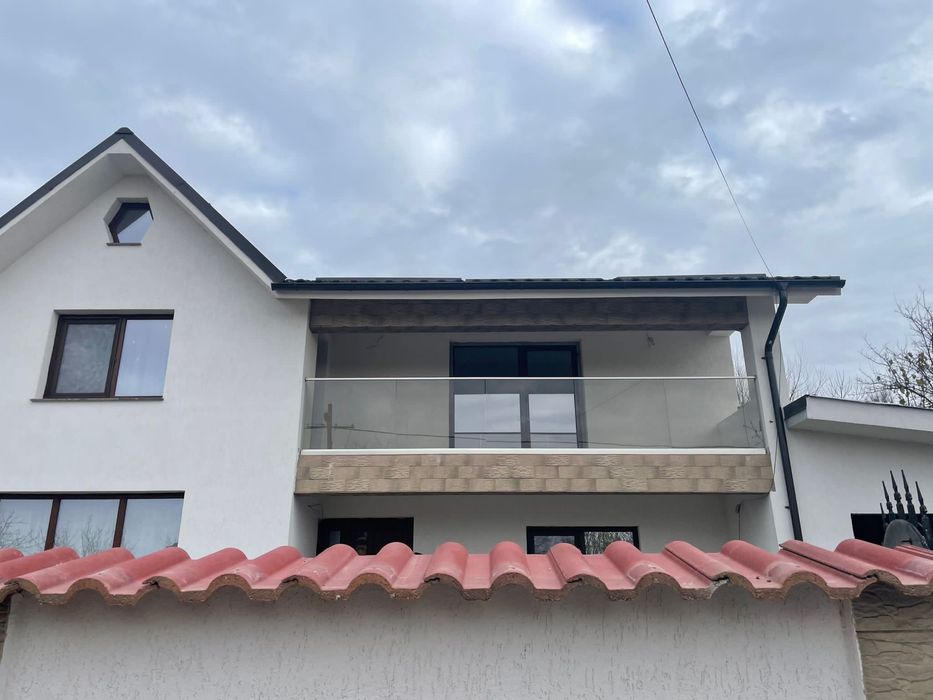 Sticla securizata fixata in profil menghina