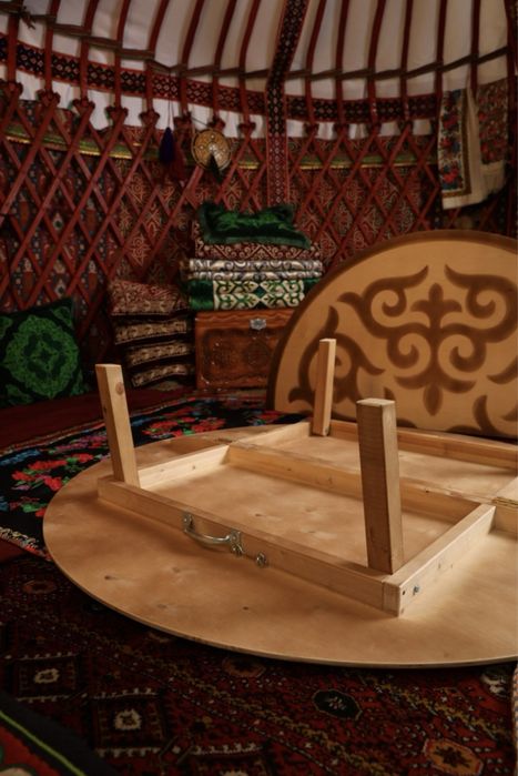 Продаю обеданный стол (складной)