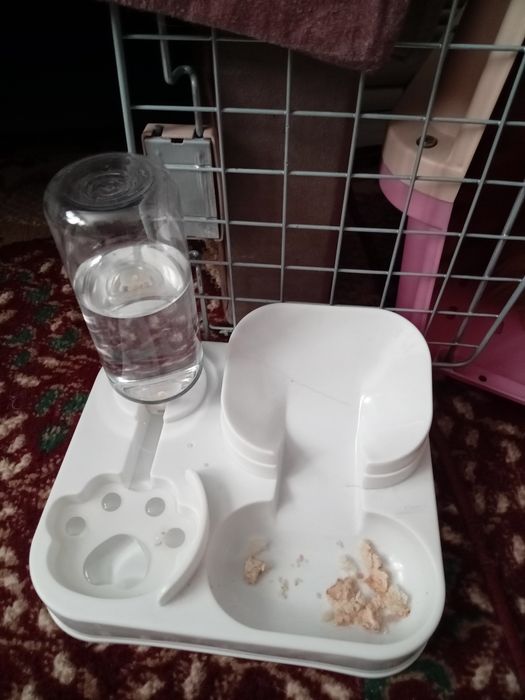 Продам поилку и для корма .