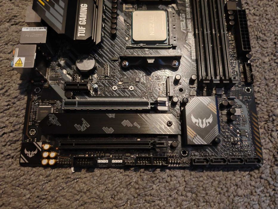 ASUS TUF B550M-Plus Gaming + Ryzen 5 5600, шестядрен 3.9/4.4GHz AM4