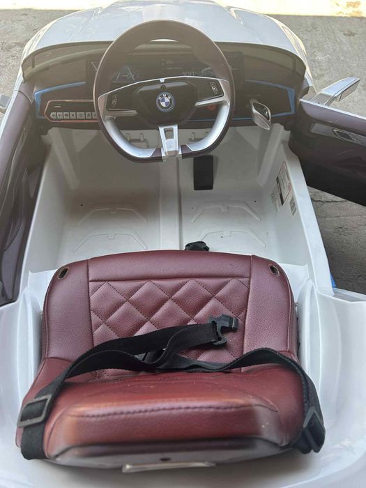 Masinuta electrica pt copii BMW i4