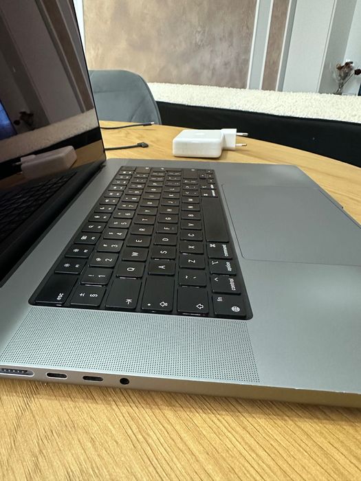 Laptop MacBook M1 Pro 16'' 16GB RAM 512GB SSD Storage