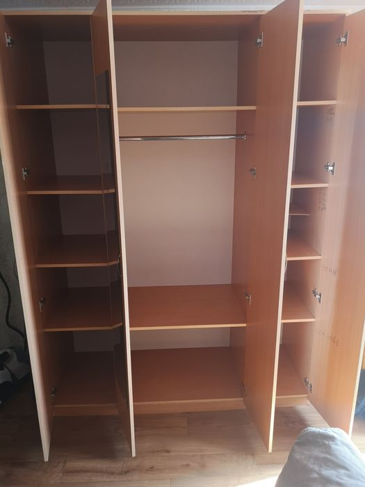 Продам большой платяной шкаф глубокий