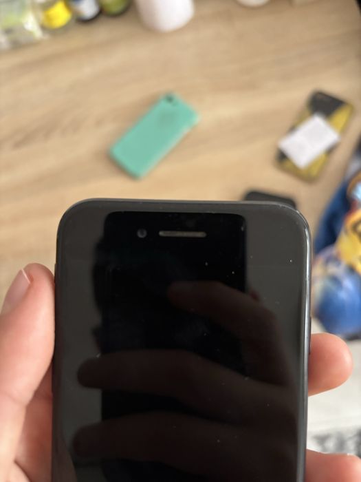 Iphone se 2020 като нов