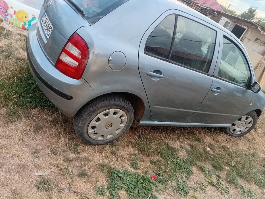 Vând Skoda Fabia 2003 ușor negociabil