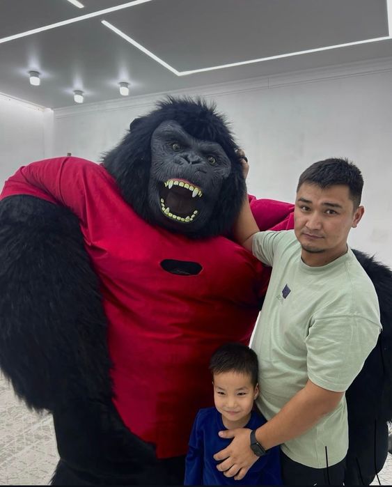 Костюм гориллы с аниматором