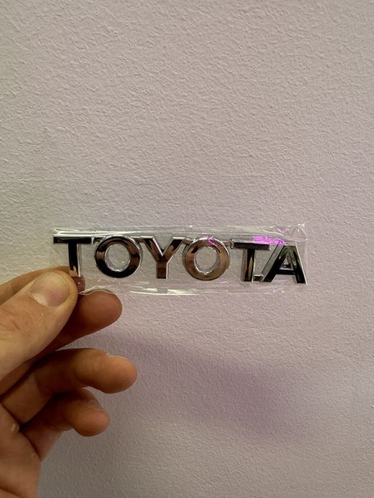 Шильдики тойота прадо 120