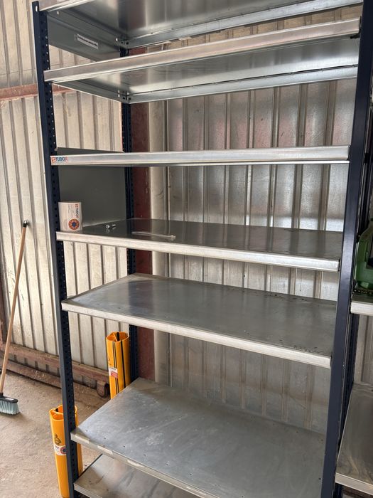 Rafturi metalice cu polite