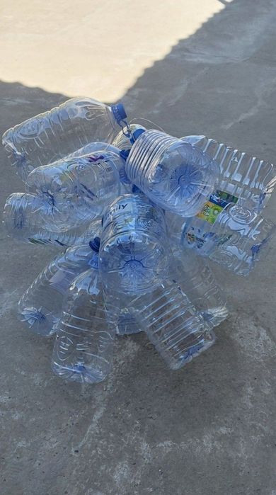 Baklashka sotamiz.1 l va 10 litrli holati yaxshi .Adres samarqand sh