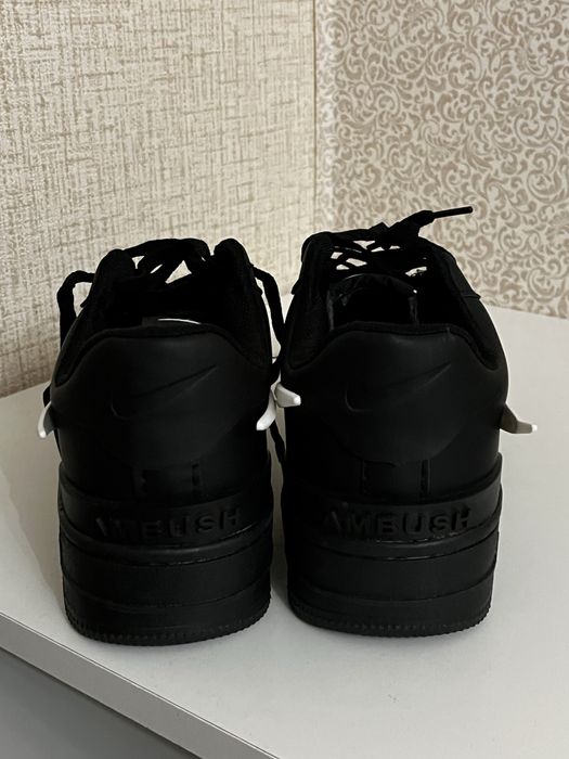 Продам кроссовки Nike Ambush