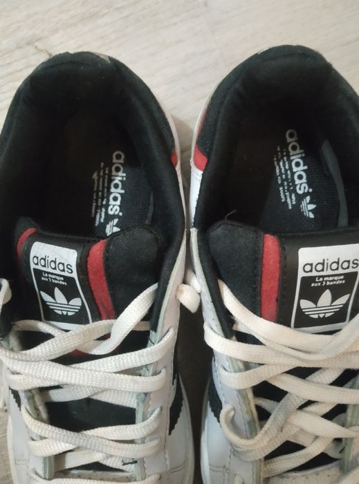 Adidasi  marca Adidas