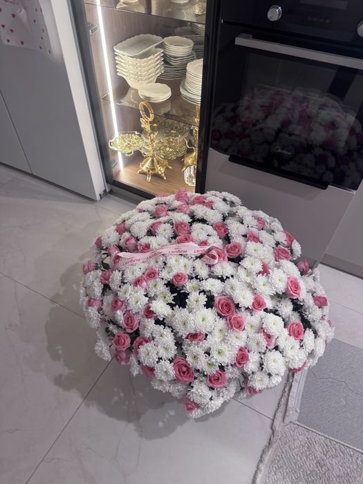 Цветы в корзине большой