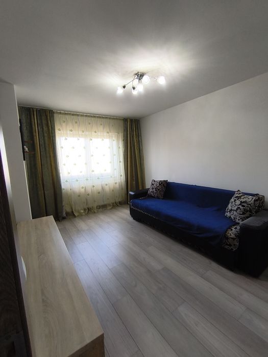 Vând garsonieră Mioveni,etaj intermediar, renovată total