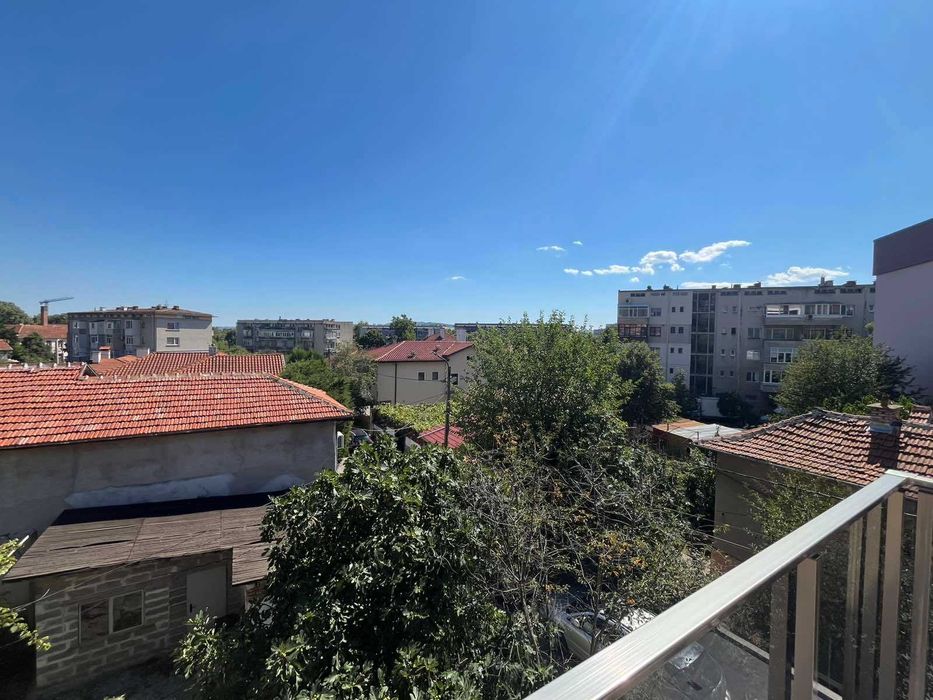 Нова жилищна сграда с 3 апартамента заедно или поотделно в Казанлък