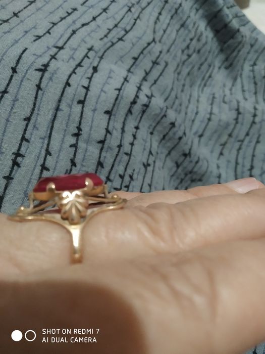 Тилла узук Кузи екутдан.  Размер  19 Юлдузли проба -583.