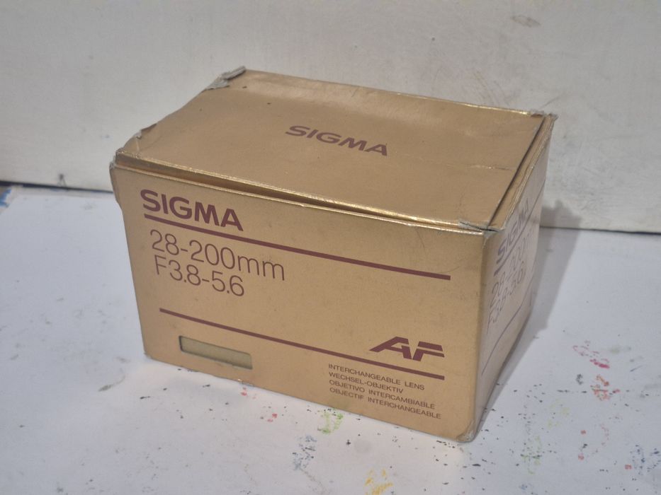 Obiectiv foto Sigma 28-200 EOS cu defect