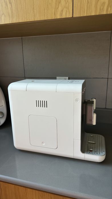 Кофемашина Smeg, белая