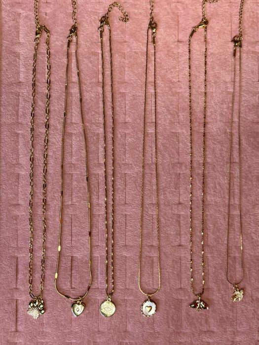 Нежни колиета от позлатена медицинска стомана с висулка