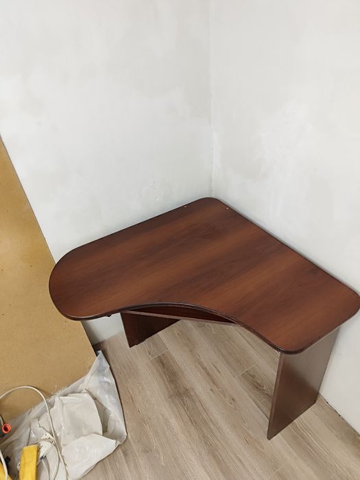 Компьютерный столик 10.000