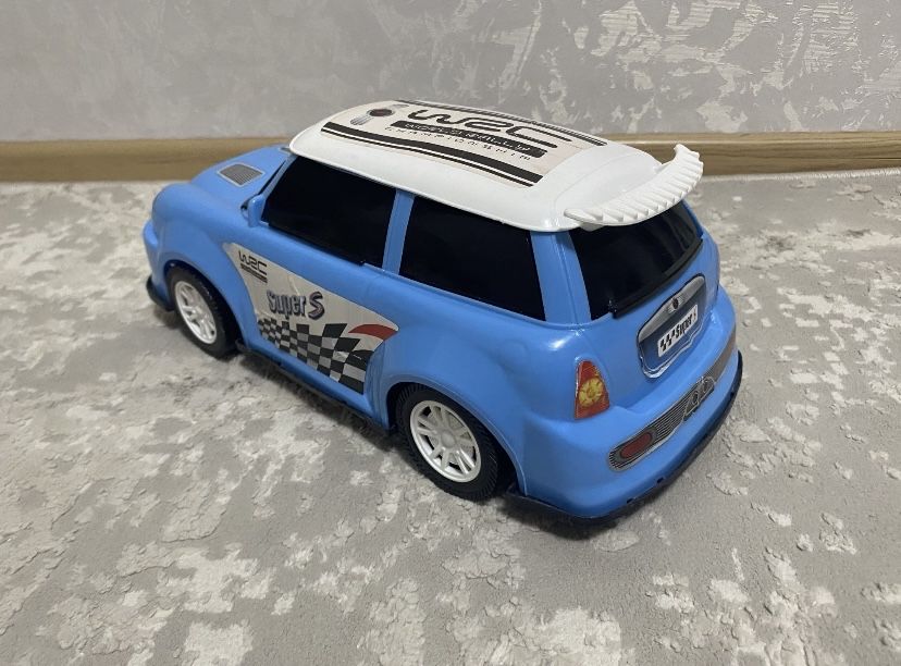 Продам машинки в хорошем  состоянии