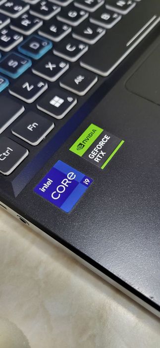 Moshniy igravoy noutbuk