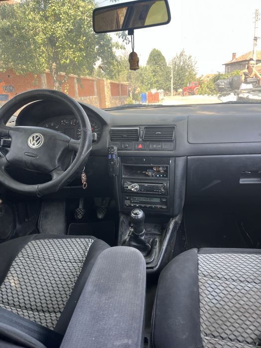 VW Golf 4 1.6i На части