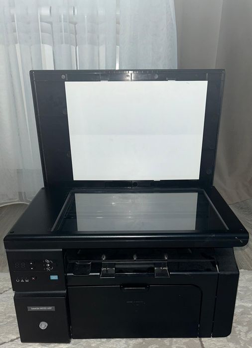 HP laserJet M1132 MFP