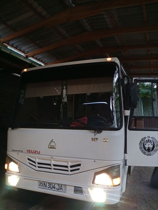 ISUZU NP 26 o'rindiqli