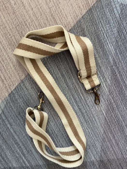 Женская сумка с ремешком