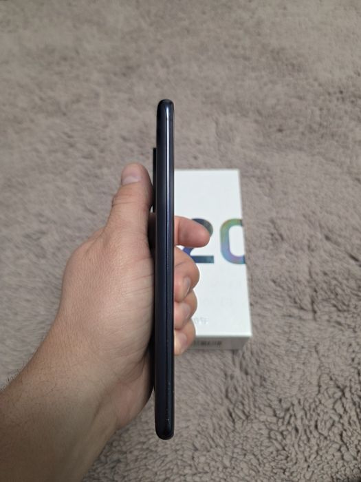 Samsung      S20
