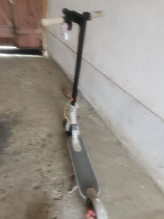 Vând trotineta electrica