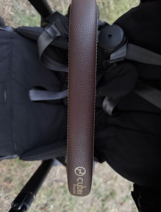 Бебешка количка Cybex Priam 4 Rose Gold в черно - кош за новородено и тапицерия 6м+