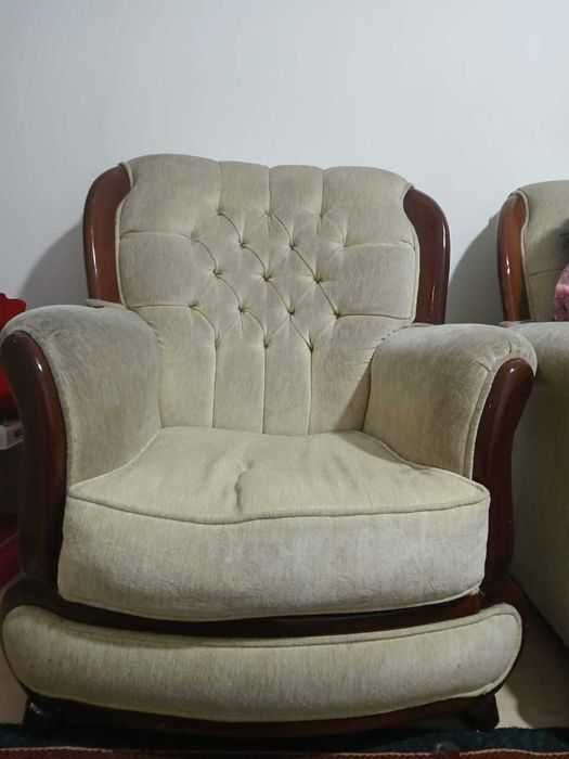 Диван с двумя креслами