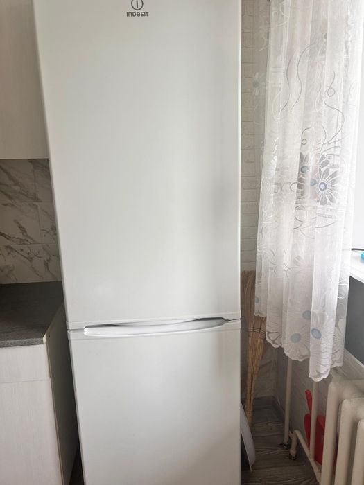 Продаётся холодильник.